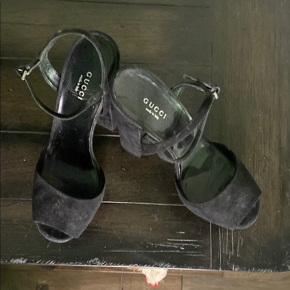 Gucci Black Platform Sandals with Velvet Finish - Picture 2 of 7